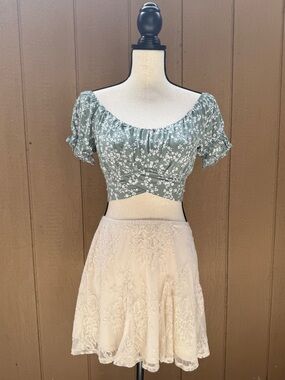Set wild fable Sage Green Floral Crop Top and skirt size S